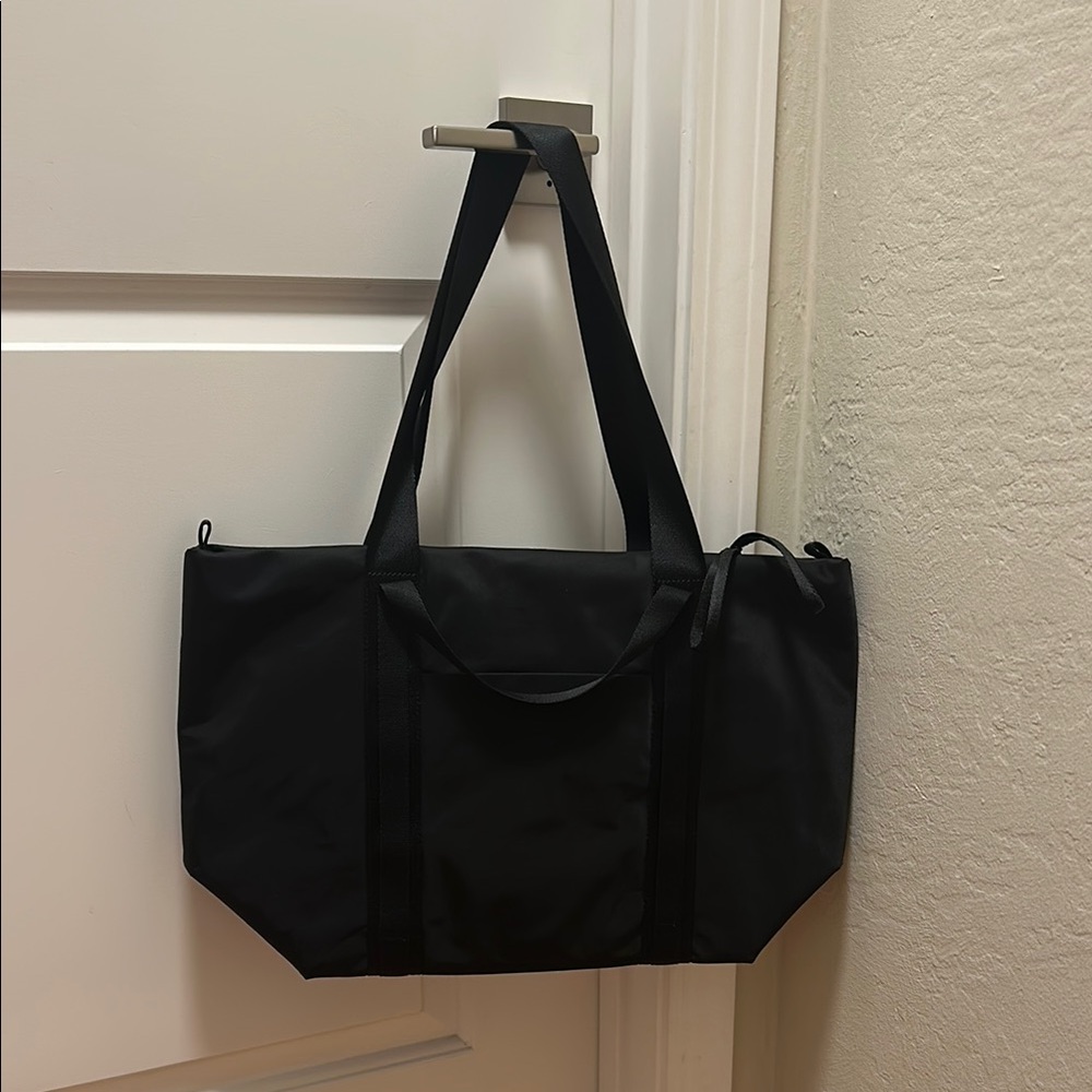 Everlane The Recycled Nylon Tote